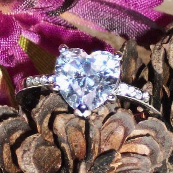 Jewelry - 14K White Gold Filled Heart Shaped Ring NEW Sz 8